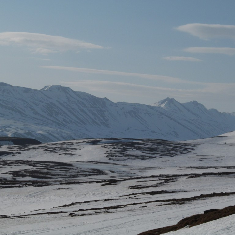 Súlur.  Bóndi, og Þríklakkar í baksýn.