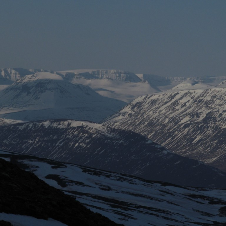 Flöguselshnjúkur. Flögukerling. Jökulfjall. og Slembimúli í Bakgrunni.Staðartunguháls nær.