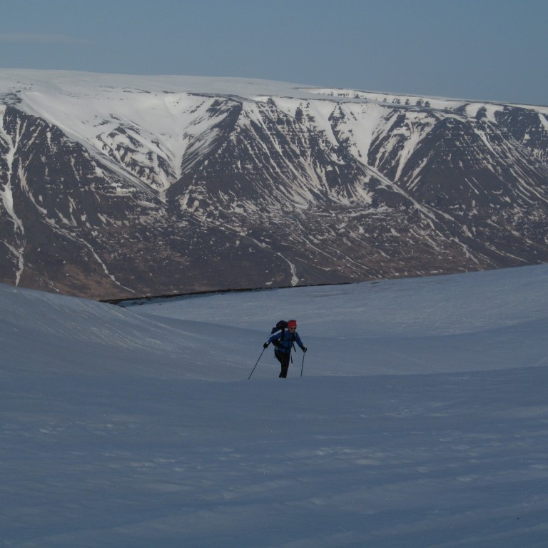 Elín með Möðruvallafjall í baksýn.