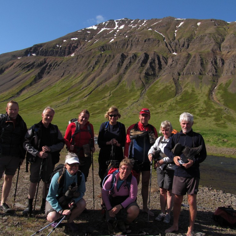 Hópurinn klár í ferðina. Hamarshyrna í baksýn.