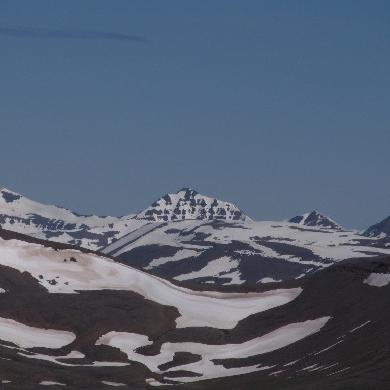 Kerahnjúkur á miðri mynd.
