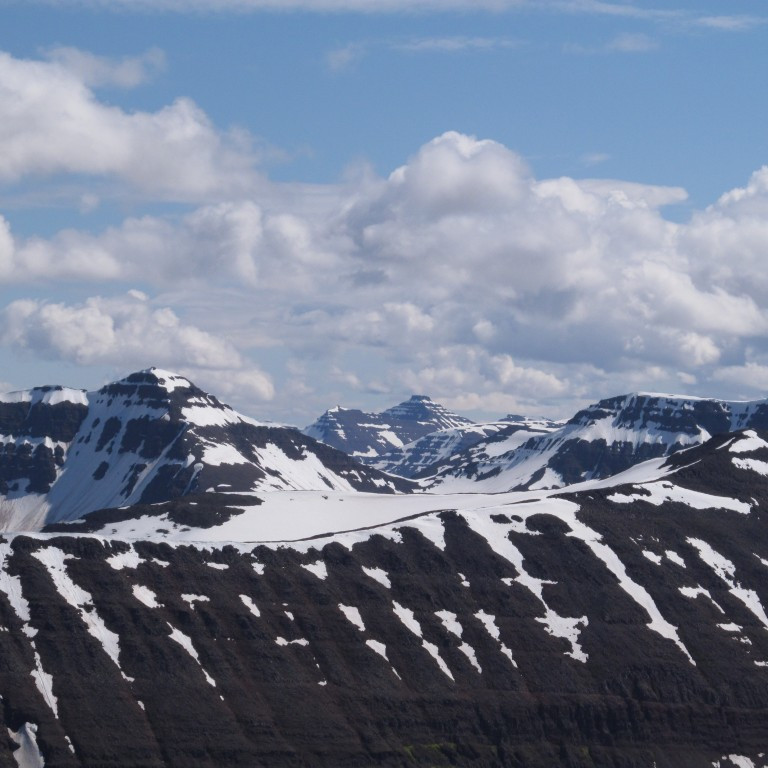 Fjöll við Hvarfsdal og Svarfaðardal í baksýn.