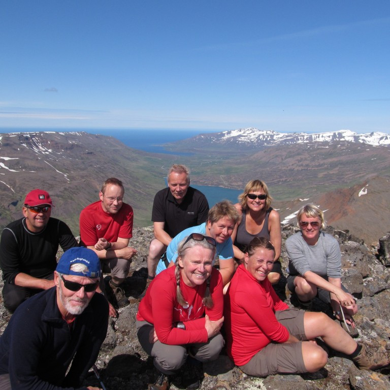 Á Miðhyrnu, dvöldum þar drjúga stund og nutum þar góðs veðurs og útsýnis .
