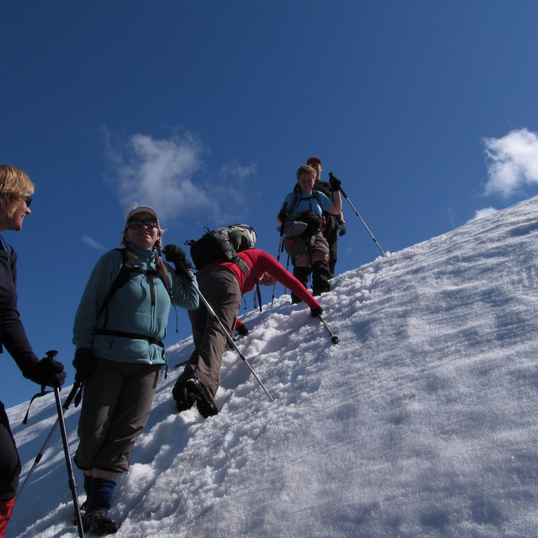 Á niðurleið. Erum að fara fram af brúninni.