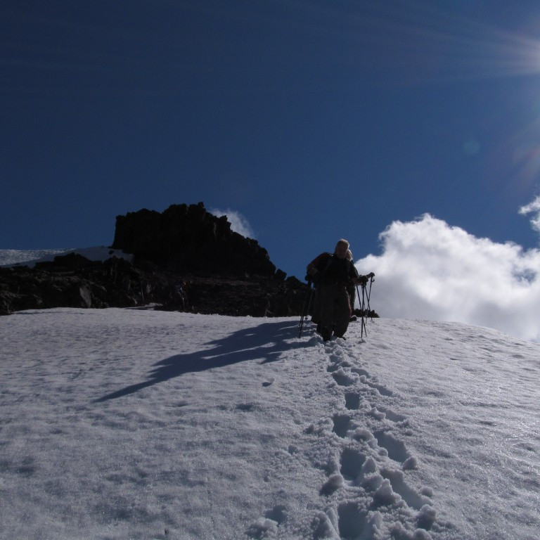 Langur kafli á snjó sem náði niður undir botn á Hrafnsdal.