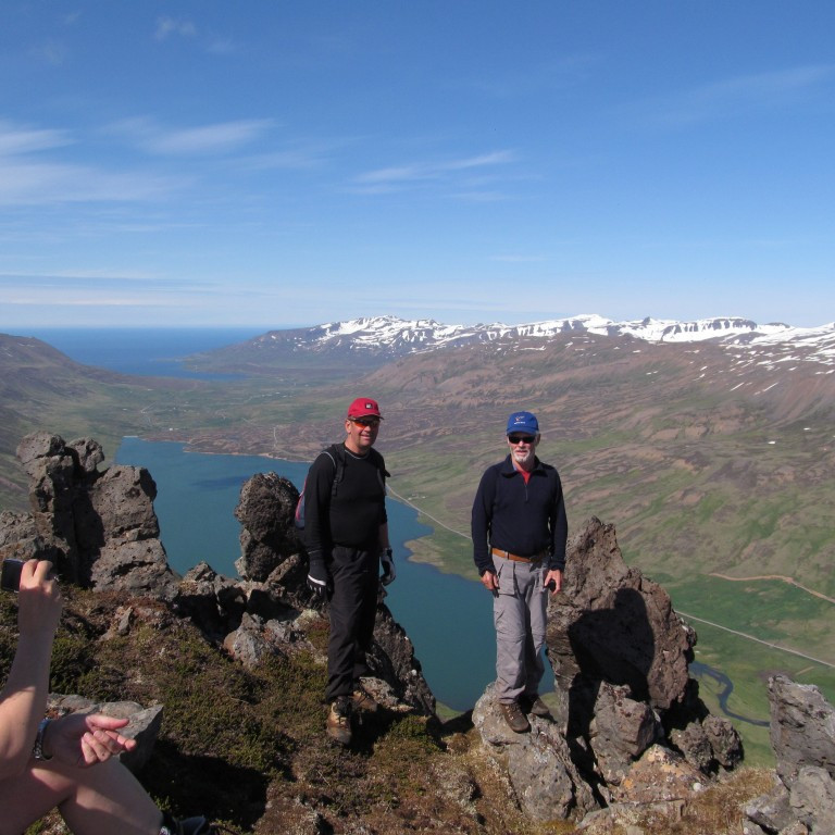 Jói og Kári njóta þess að vera til.