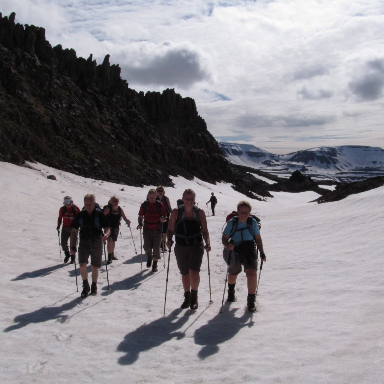 Notuðum snjóinn frekar en að klöngrast skriðurnar.