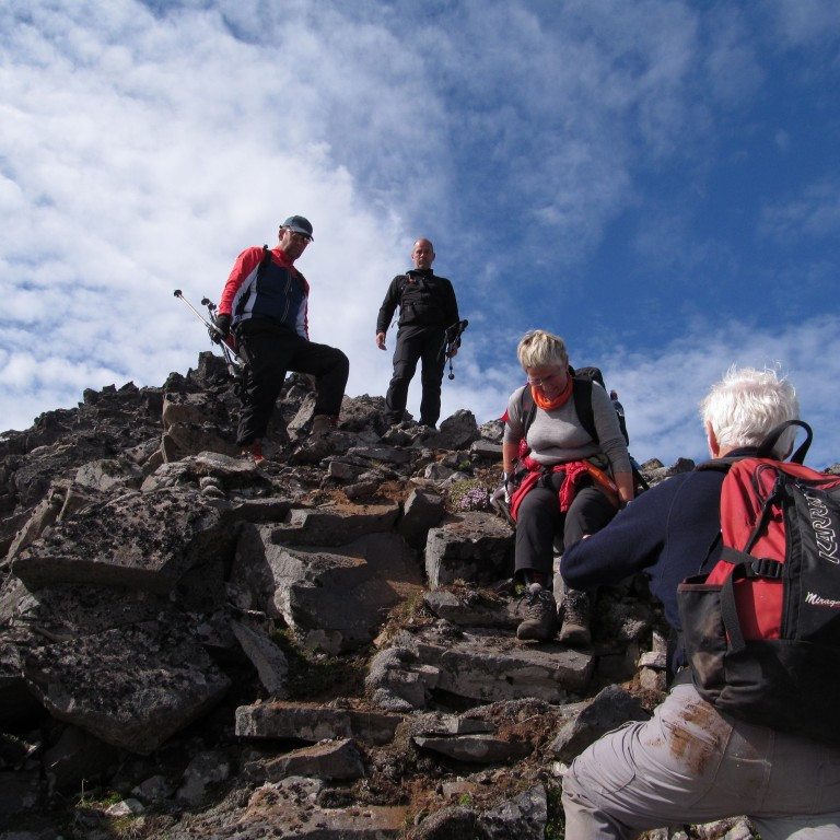 Kári alltaf hjálplegur.