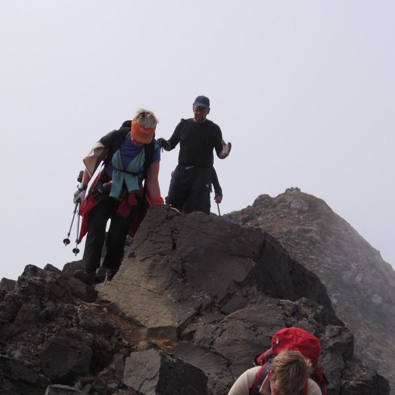 Haldið á austurbrún Hafnarhyrnu.