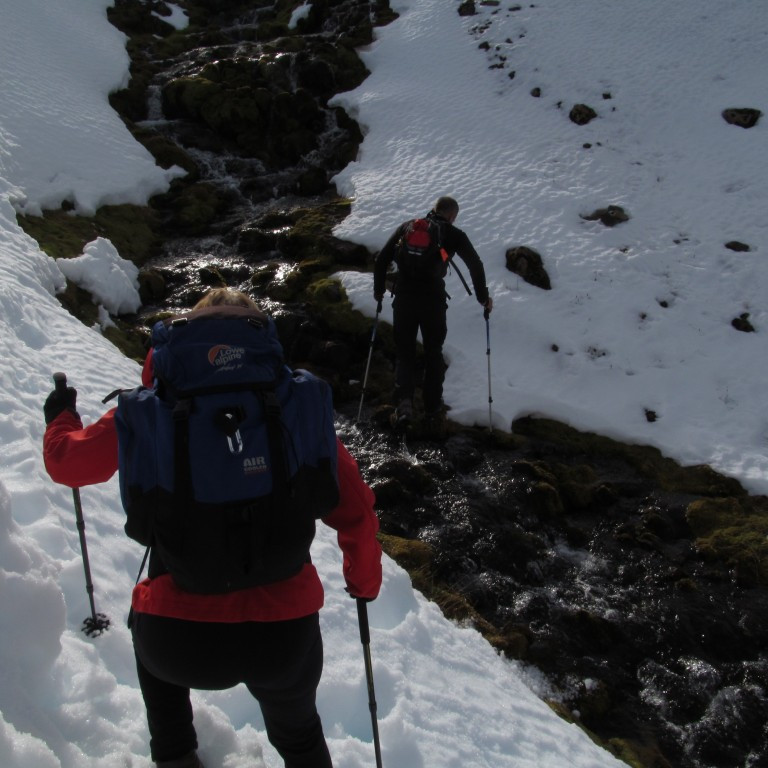 Kominn upp í snjó.