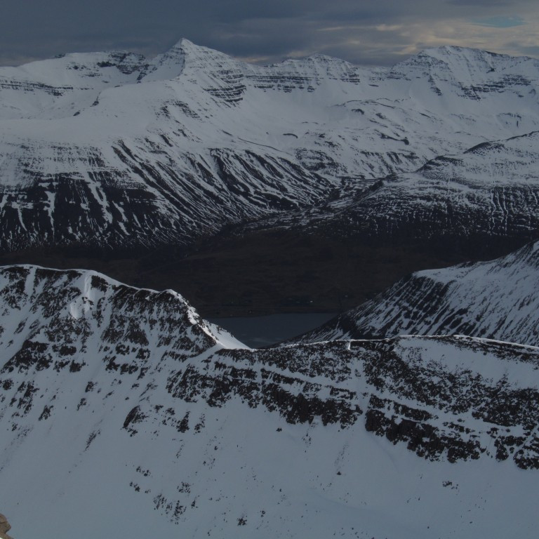 Kerungi, Kerahnjúkur, Bassi og Jökulkollur í baksýn.