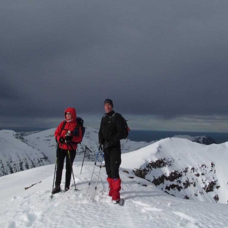 Elín og Jóhann á Þverfjalli. Vatnsendahnjúkur í bakgrunni