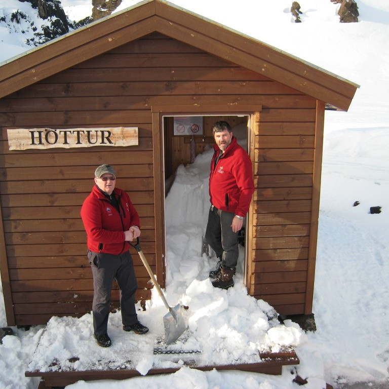 Gísli Rafn og Gunnar að laga til