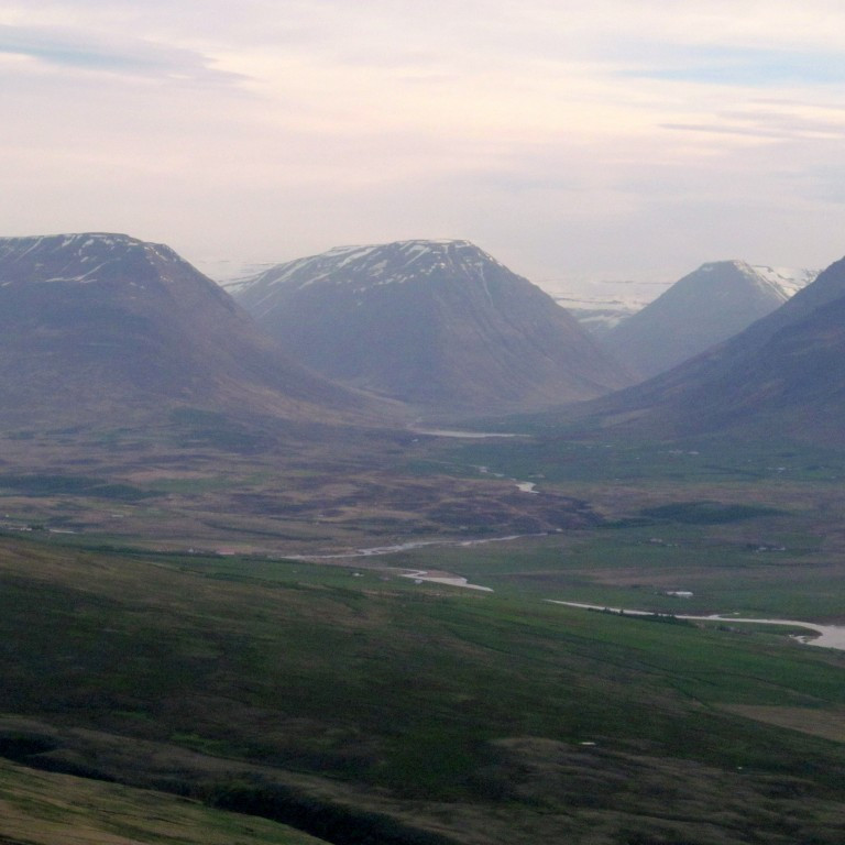 Horft inn Djúpadal.