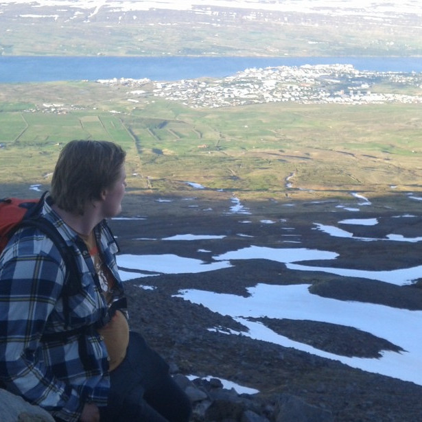 Karl virðir höfuðstað Norðurlands fyrir sér.