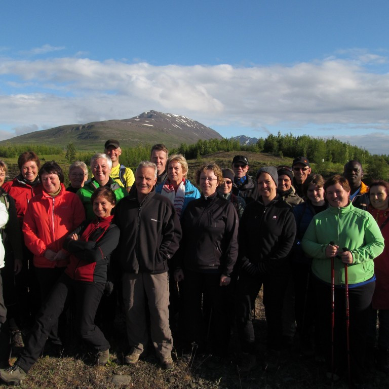 Hópurinn á gömlu brúni yfir Þverá.