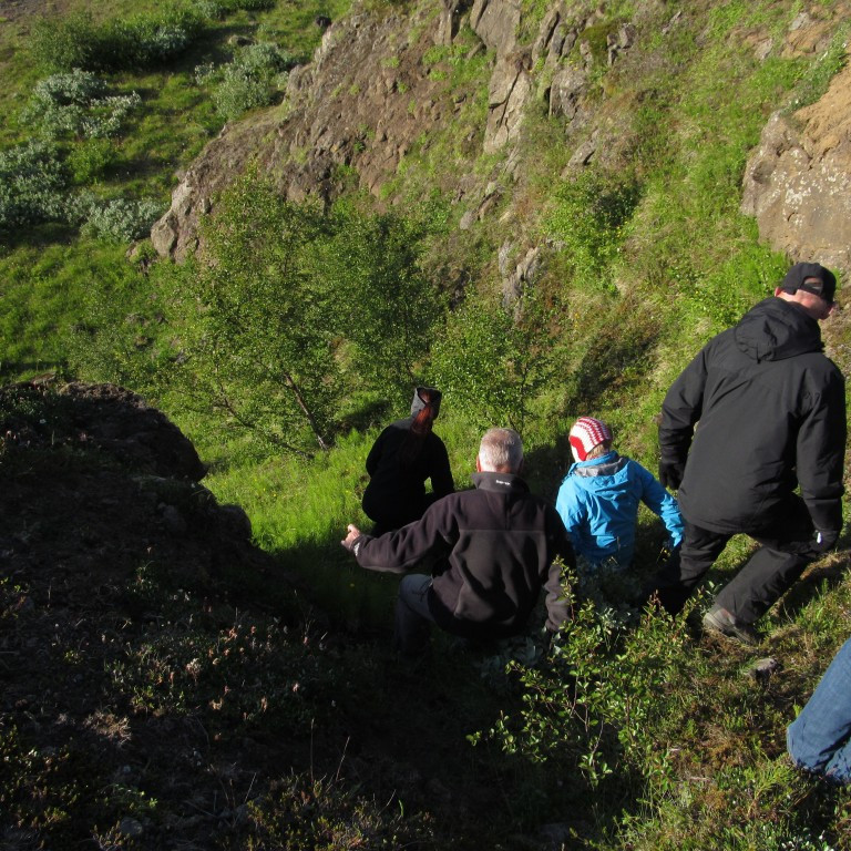 Fyrsta enn ekki síðasta ferðin ofan í gilið.