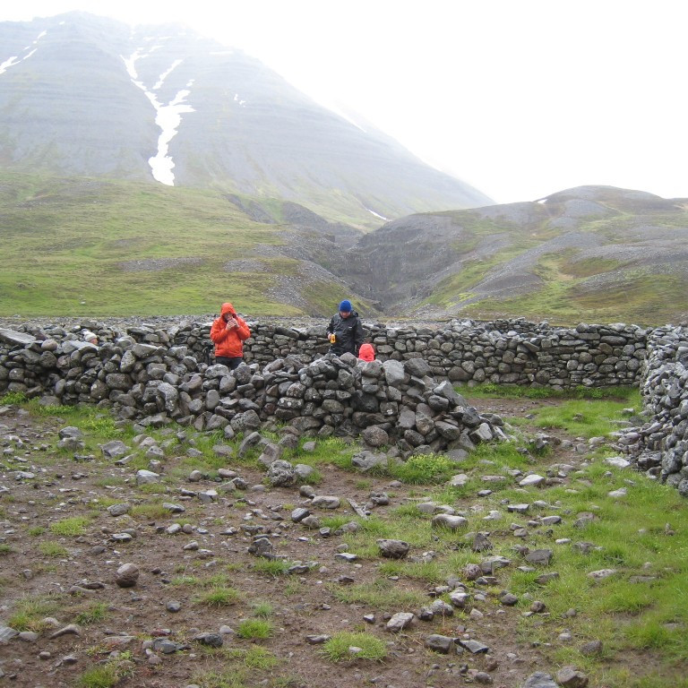 Heljargil. Heljarbrekkur hægra megin.