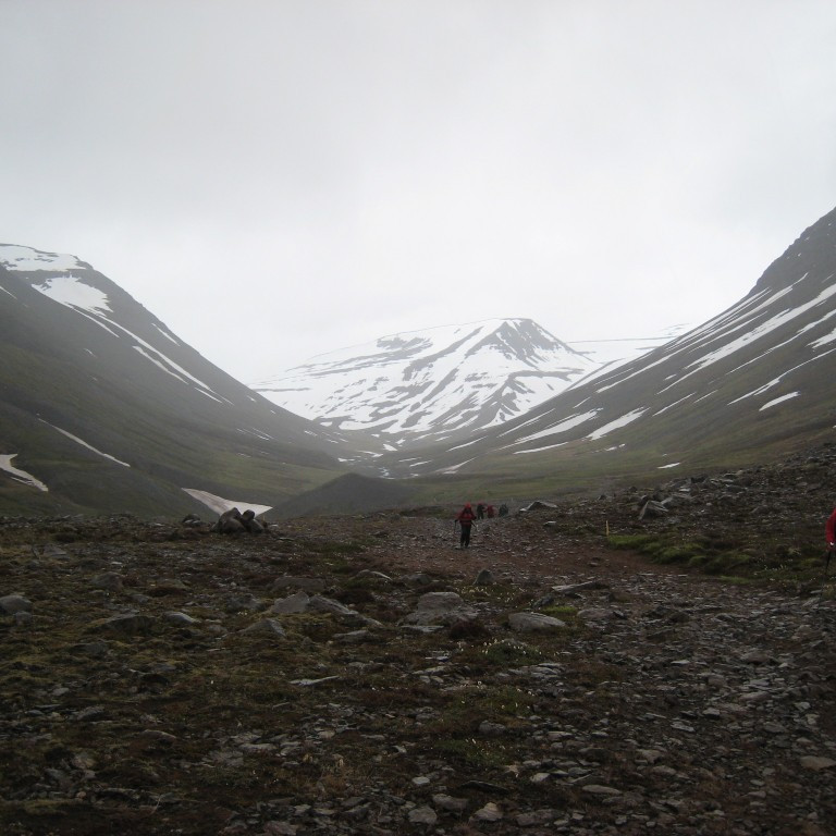 Horft til baka inn Heljardalinn. Tungufjall fyrir miðju.