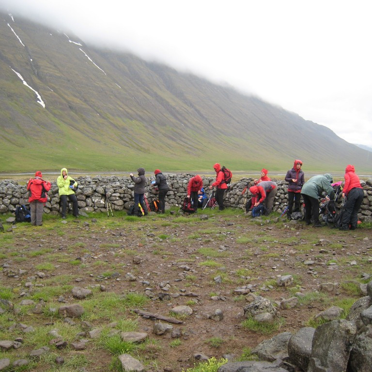 Réttin er oft notuð af hestamönnum á leið yfir Heljardalsheiðina.