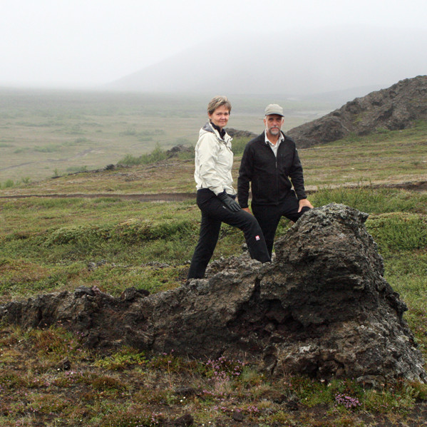 Þorgerður og Árni í stefni nökkvans í Nökkvabrekku.