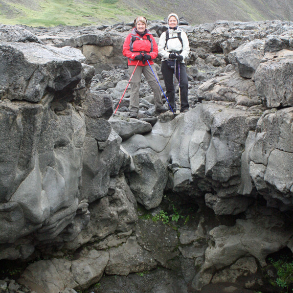 Við vatnssorfinn farveg í Seljahjallagili.