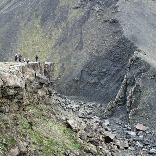Tilkomumikið gljúfur um miðbik Seljahjallagils.