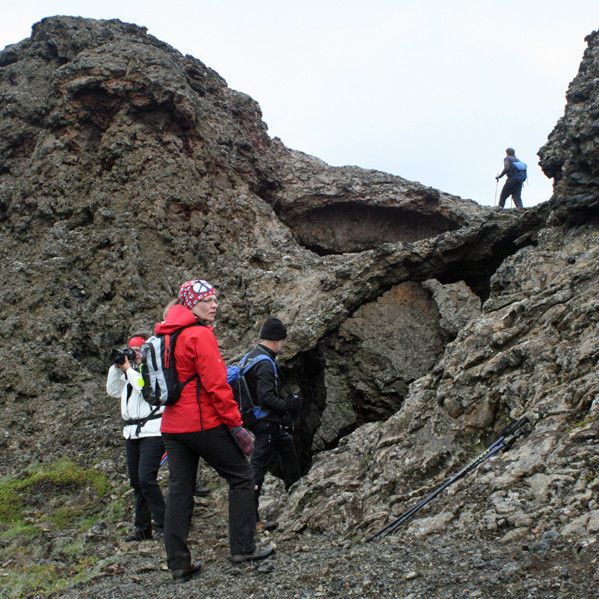 Við eldgíg í syðstu Þrengslaborginni rétt hjá bílastæðinu.