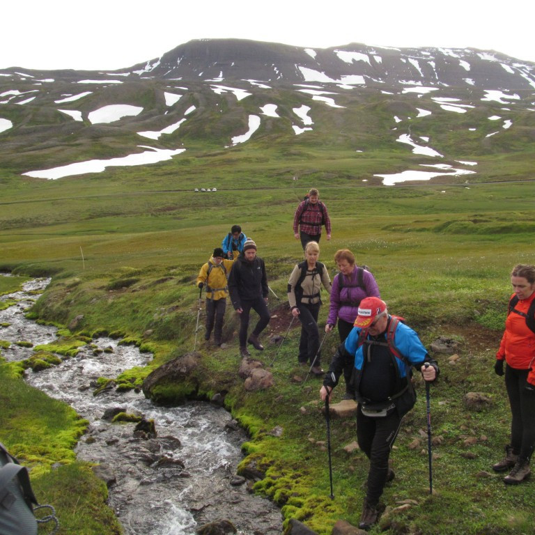 Gengið var upp með læknum til að losna við mýrarnar.