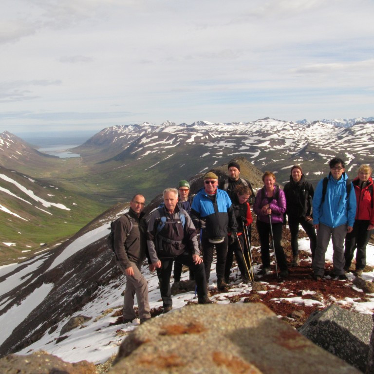Kátir fjallagarpar á toppnum.