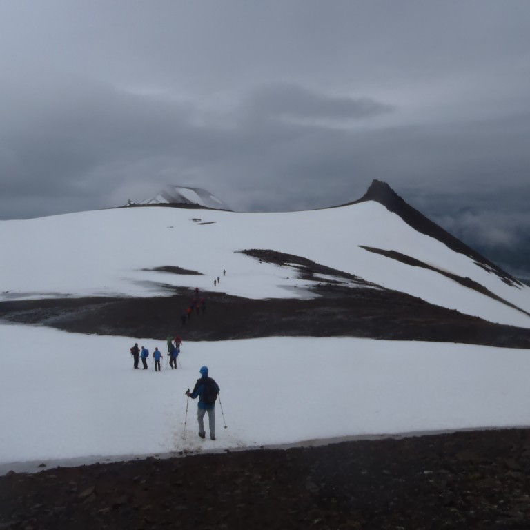 Stóri krummi blasir við