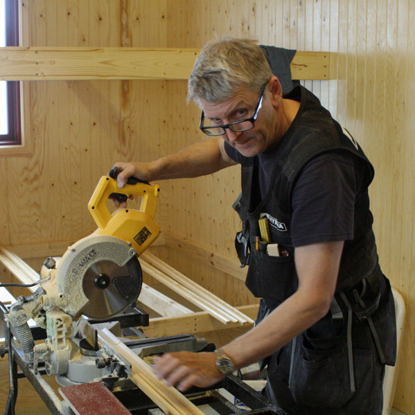 Sigurgeir að saga til geretti.