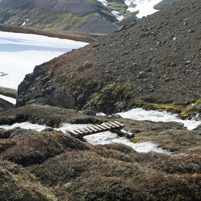 Brúin á syðri kvísl Fremri-Lambár rétt ofan við fossinn.
