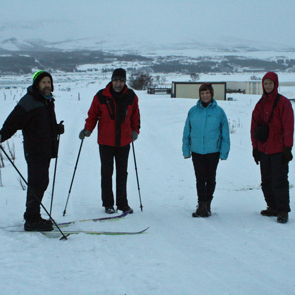 Við vegamótin neðan við Knarrarberg. Hér var snúið við.