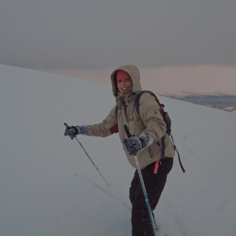 Kerstin Gillen að snúa sér við fyrir myndatöku.