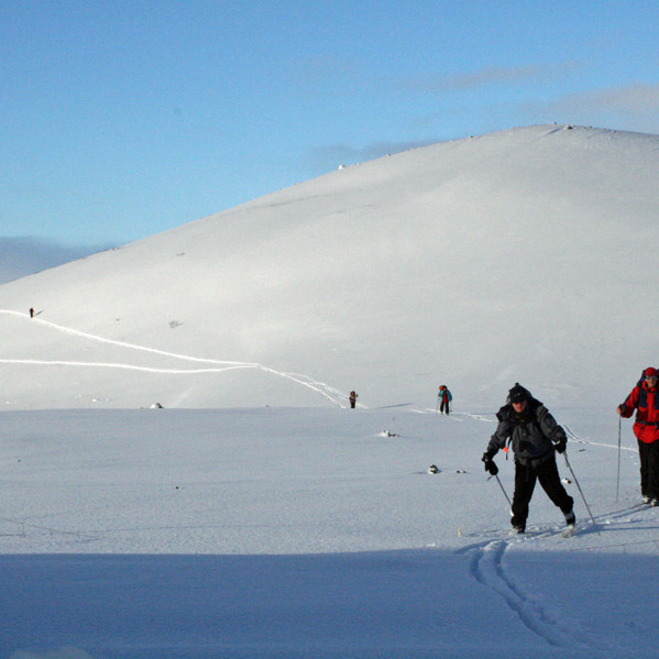 Hópurinn að tínast heim að Fjallaborg.