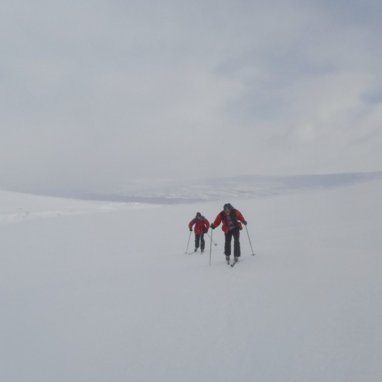 Puðað á móti rokinu.