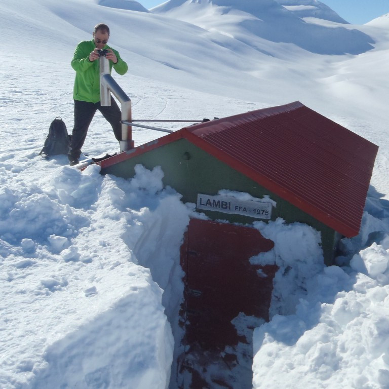 Mokað hafði verið niður í skálann daginn áður