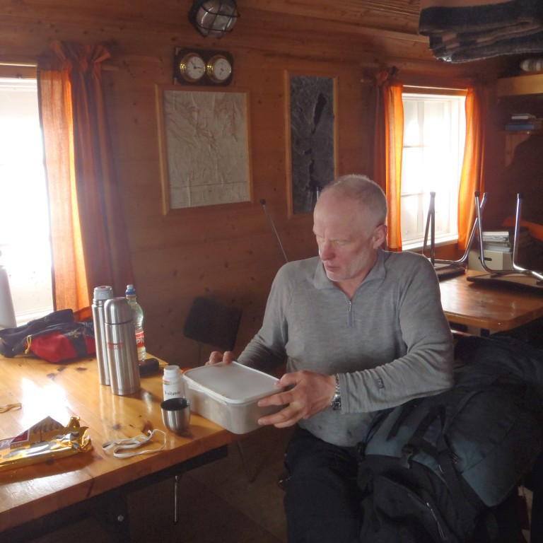 Vignir Víkingsson að fá sér að borða í Berglandi.