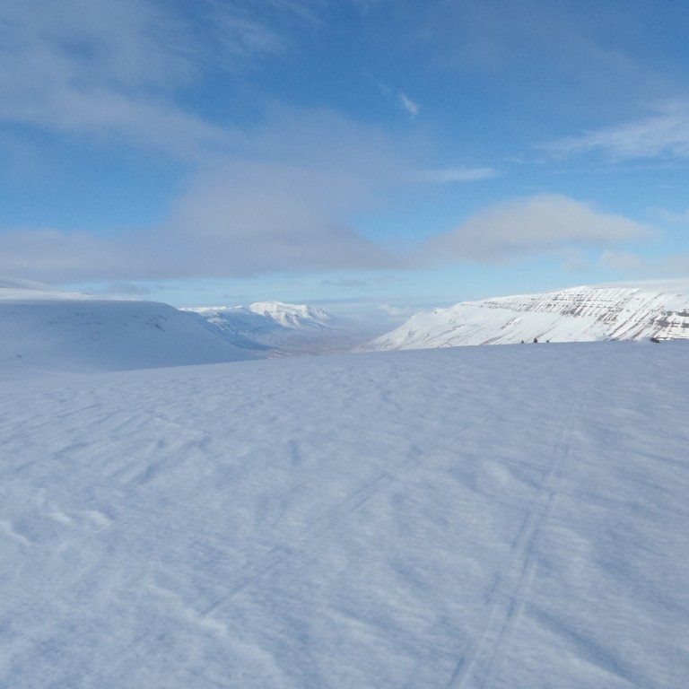 Farið var austur fyrir Kerlingarhnjúk í bakaleiðinni.