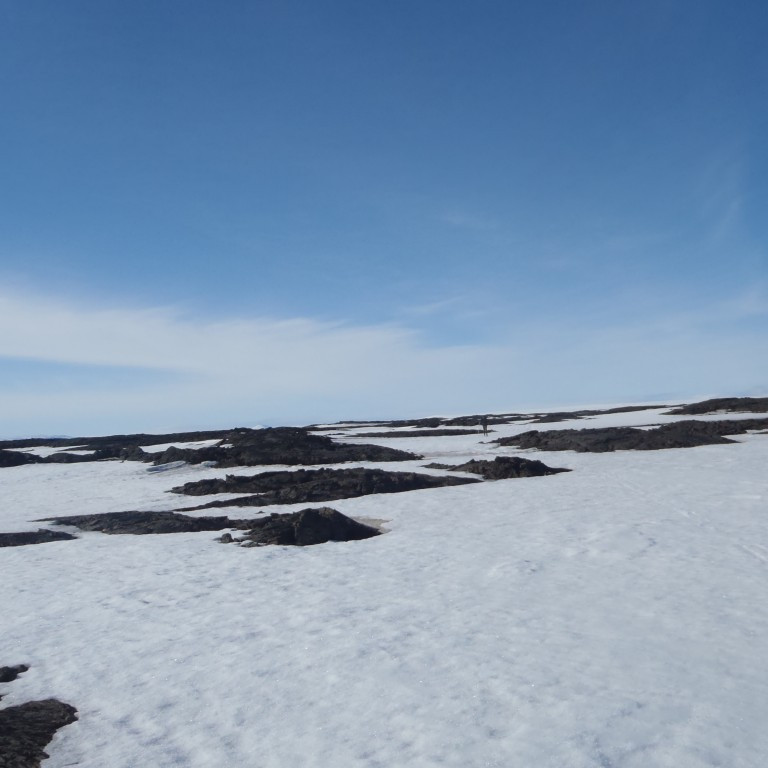 Mikinn snjó hafði tekið í hlýindunum undanfarna daga.