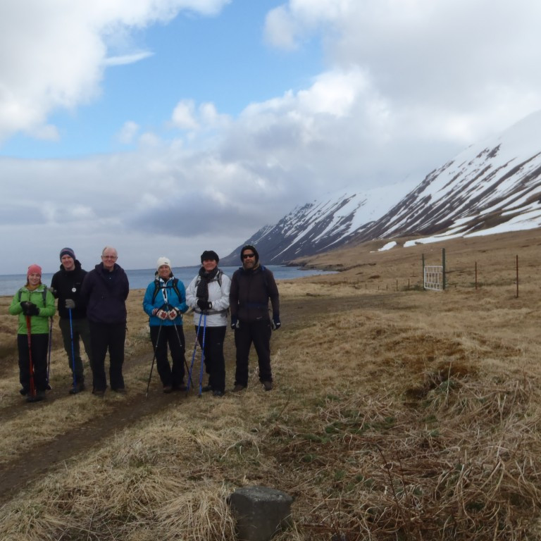 Í upphafi ferðar. Séð út Staðarhólsströnd