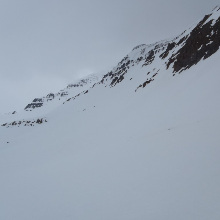 Kálfsskarð, Staðarhólshnjúkur, Hinrikshnjúkur