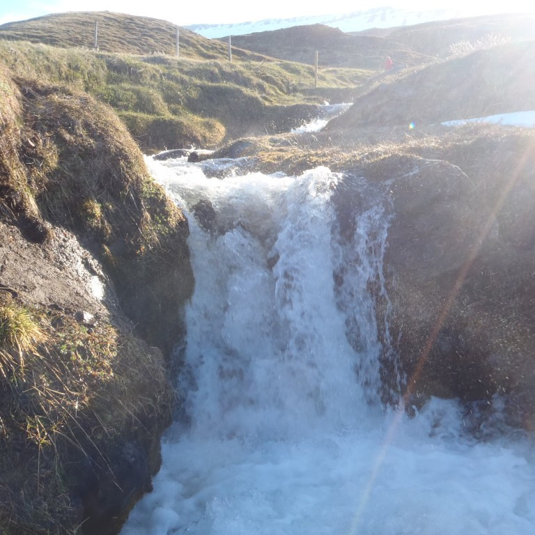 Fallegir fossar eru í ánni