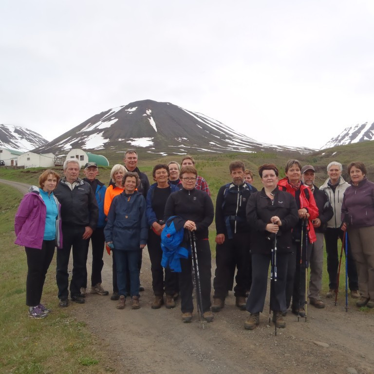 Sæl og glöð með skemmtilega kvöldgöngu.
