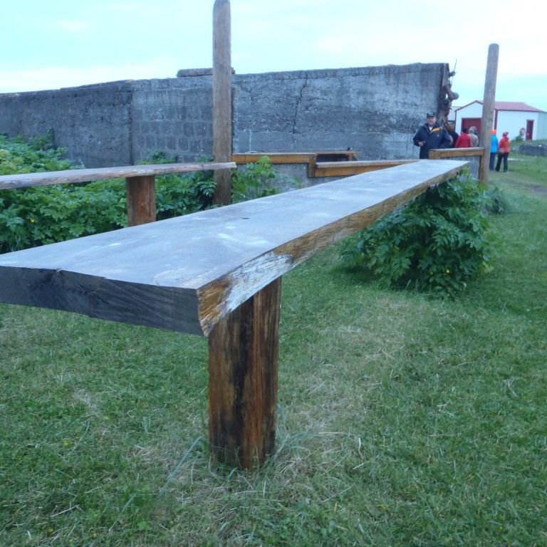 Myndarlegt  tréborð