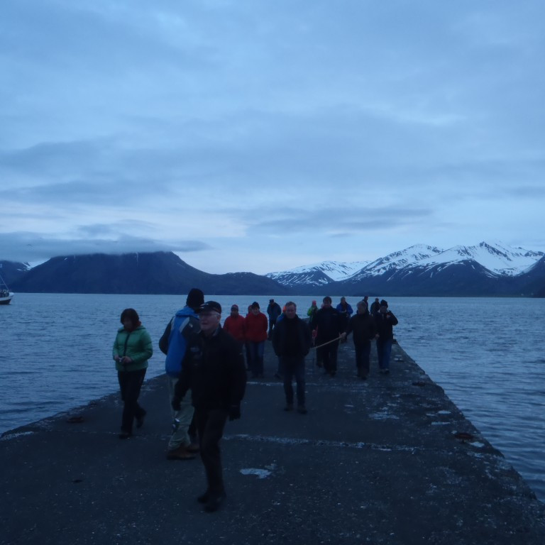 Hér sést bryggjan sem búin var til úr steinkérunum.