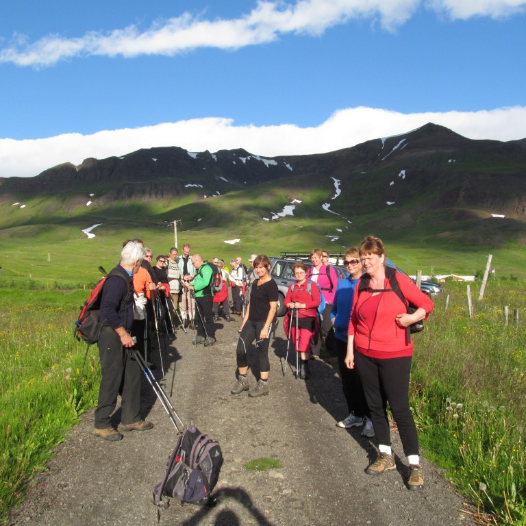 Hólafjall og Fagranesfjall í baksýn.