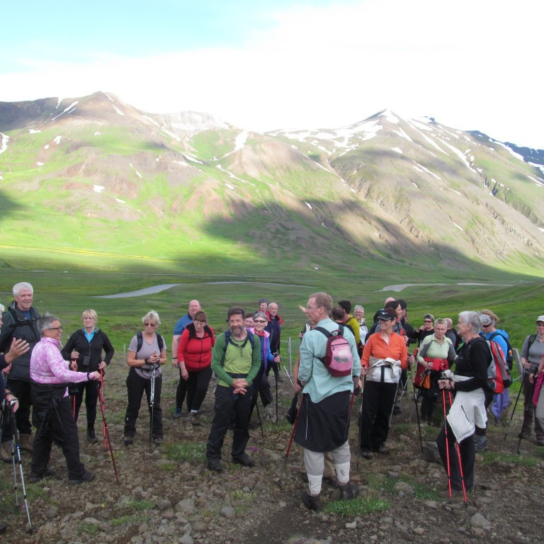 Kári segir ýkjusögur af fararstjóranum.