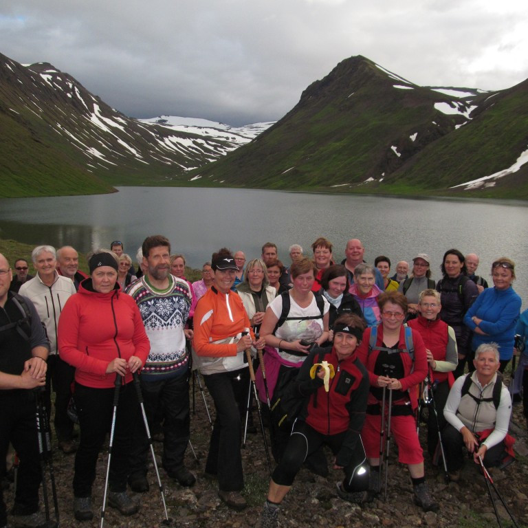 Hraunsvatn. Vatnsdalur og Kiðlingshnjúkur í baksýn.